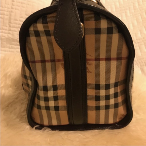 Burberry Haymark Medium Bag with strap. - Picture 6 of 6